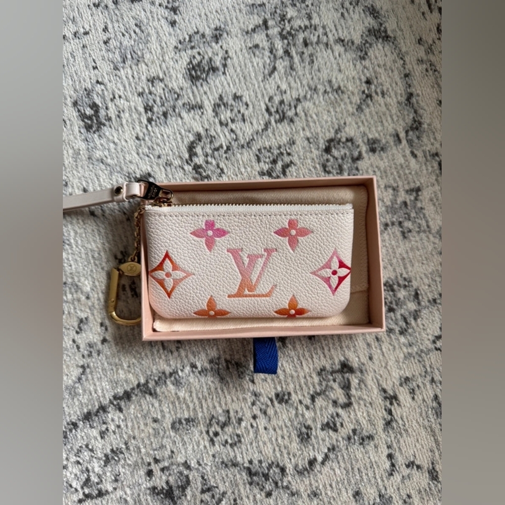 Louis Vuitton Key Pouch Gradient Pink - Picture 2 of 6